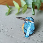 カワセミの刺繍ブローチ（後ろ姿）　鳥　ブローチ