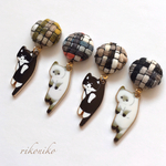 再販ぶらさがり猫×くるみボタンピアス・イヤリング