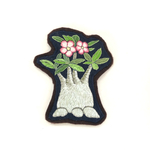 アデニウムの刺繍ブローチ