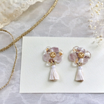 ラベンダー カラー の フラワー イヤリング ・ タッセル ・ ゆれる ・ お花 ・ ピアス ・ 上品 