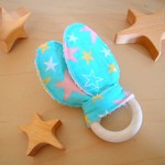 オーガニック木製リング♥かしゃかしゃウサギ耳のにぎにぎ　［ベイビー星］