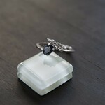 ブルーサファイア　チルトリーフCZリング　SILVER925
