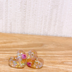 ときめき♡♡小花のハートピアス　メモリーオイル入り♪