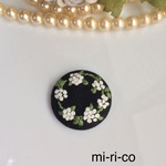 こでまりの花刺繍 ブローチ／ヘアゴム(中)