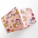 息がしやすい布マスク(きのことハリネズミ・ピンク)／女性Ｍサイズ