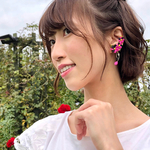 最高にエロかっこいいお花のイヤーカフ　アシンメトリー　ポリマークレイ　粘土　揺れる