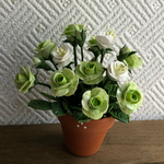 緑の薔薇　粘土の花鉢 ミニチュア