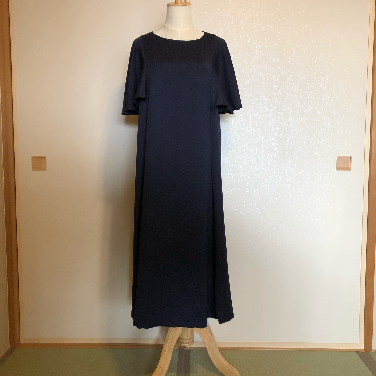 濃紺ケープスリーブワンピース**綿・ポリエステル**セレモニー・お出かけに 5,372円