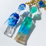 雲レジン☆海塗り☆青空とエメラルドグリーンの海絵具のバックチャーム①