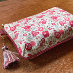 デッドストックリバティ、フェリシテのポーチ ボルドーの縁どりとともに