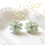 淡いミントグリーンの小花＊ピアス/イヤリング