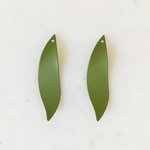 Matte Green Wavy Leaf Pendant Tops