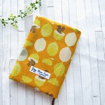 ＜ＳＡＬＥ＞ブックカバー文庫用（リスと秋の気配柄・オレンジ色）