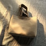 【K.M様オーダー品です】 『『環桜』 革袋 濃いめのベージュ M 肩掛け