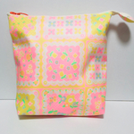 ピンクスビニールコーティングビッグポーチ