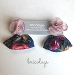 シフォンフラワー　刺繍リボンタッセル　チタンピアス