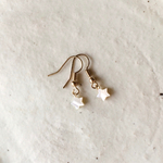 白蝶貝の星のピアス_お呼ばれにも！