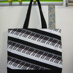 USA生地　ピアノ鍵盤柄のトートバッグ