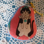 洋ナシ形マカロンケース　(動物サーカス団　ピエロ猫とリス　ピンク)