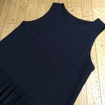 ペンシルストライプのギャザーワンピース　ダークネイビー×ブルー