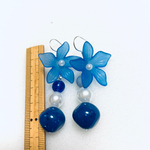 ブルーのお花のピアス