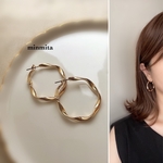 ✴︎NEW!✴︎大ぶりツイストゴールドフープピアス