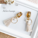 秋のドライフラワーブラウンレジン&キラキラホワイトタッセル　ピアス/イヤリング