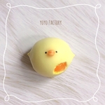 マーマレード入りひよこマシュマロのブローチ