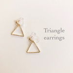 ♢..小さな三角のシンプルイヤリング/ピアス..♢