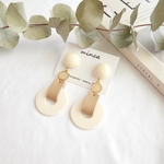 𓐍アイボリー×ベージュ𓐍淡色　ピアス/イヤリング  大人可愛い　大人カジュアル　ニュアンス　トレンド　オシャレ　秋　オータム　ブラウンコーデ　ベージュコーデ　ナチュラル