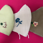 淡いお花刺繍のシンプル布マスク　3枚セット　手刺繍　刺繍マスク　大人用立体マスク　大人用マスク　ダブルガーゼマスク