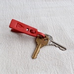 金具を使わない革タグキーホルダー(茜染)