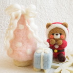 (再販)クリスマスのくまちゃんサンタとピンクのツリー　羊毛フェルト