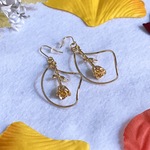 金色の薔薇が可愛いピアス