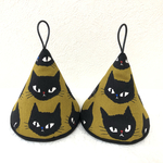 ☆【送料無料】黒猫 ネコフェイス  マスタード  三角鍋つかみ