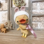 うさぎ耳帽子の手乗り小鳥のぬいぐるちゃん♪