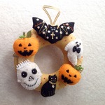 羊毛とフェルトのハロウィンリース A