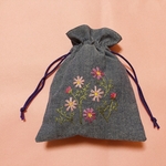 かわいいお花の刺繍入り🌸巾着ポーチ