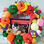 ハロウィンリース　カラフルなフェルトのハロウィンリース７