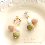 コットンパールと羊毛フェルトのイヤリング/ピアス  ＃typeＤ