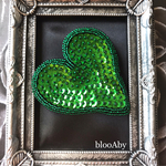 ボクの心臓ブローチ  〜アグリーグリーン〜   ビーズ刺繍ブローチ