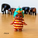 【タンザニアの子ども支援】キューピーストラップ　Jesca
