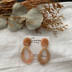 ピンクマーブルのシンプルピアス／イヤリング