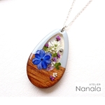 本物のお花と木のネックレス　レジンアクセサリ―