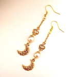 【樹脂ピアス/イヤリング変更可】王冠と月のピアス