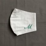 ume＊mew 立体マスク・大きめ（白／イニシャル刺繍“Ｍ”））