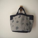 刺繍　起毛コットン　グレー×　帆布　紺色　バイカラー♪　両脇ポケット　丸底バケツBAG　Sサイズ　♪　　北欧風　ちょうちょ　フクロウ
