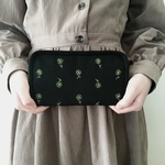 グリーン小花の手刺繍財布