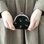 【特集掲載】グリーン小花の手刺繍ミニがま口