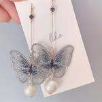 【イヤリング】揺れる蝶々と一粒パールのピアス  -ice blue-